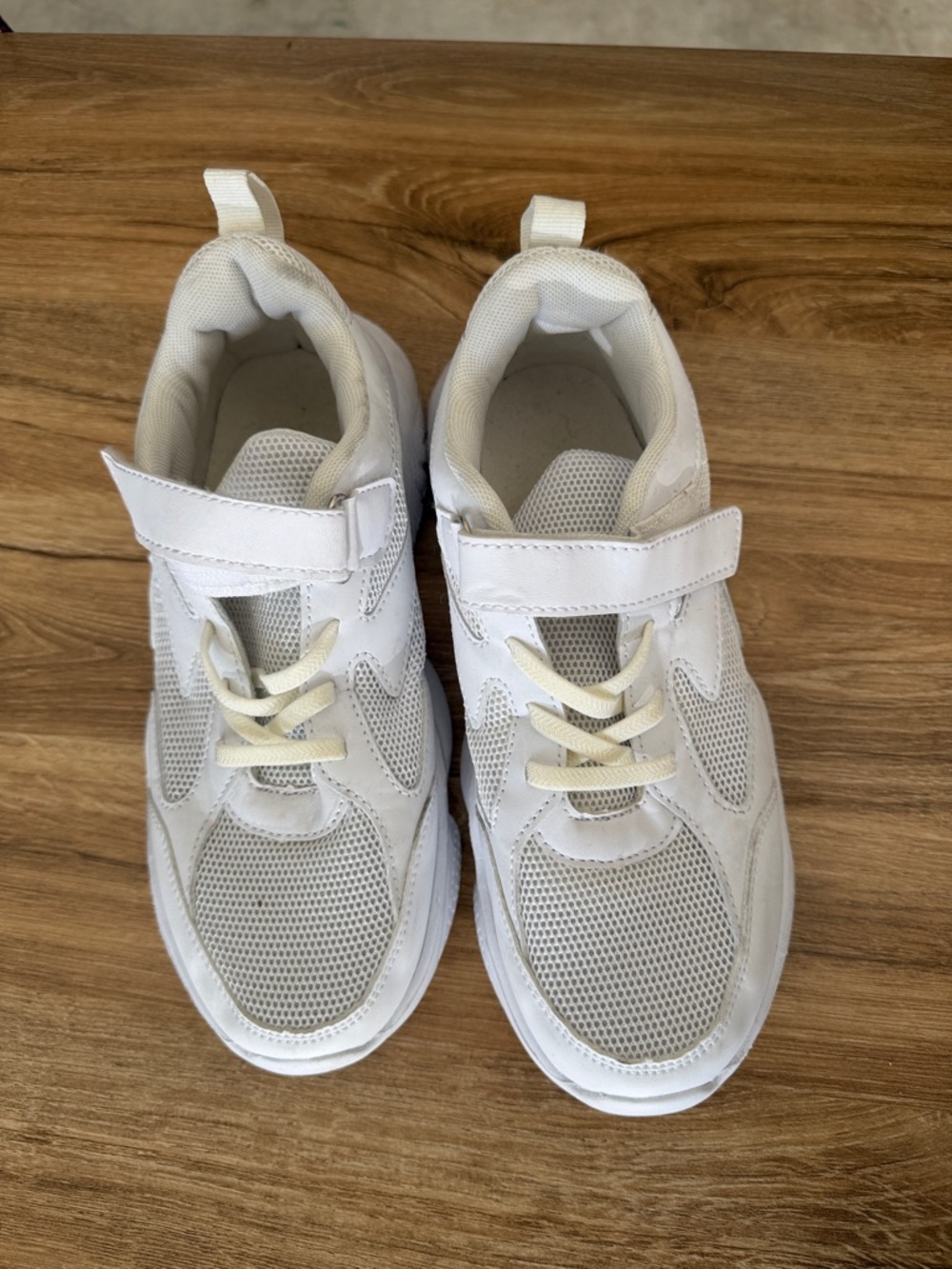 Women’s Athletic Sneakers with Hook-and-Loop Strap